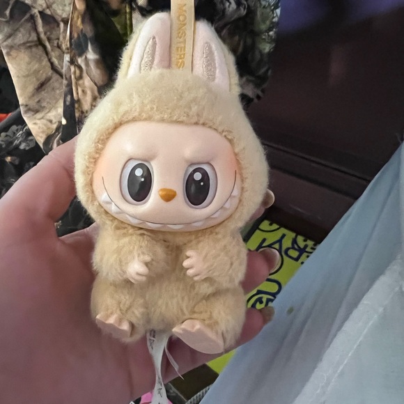 PopMART MONSTERS LABUBU SITTING - Picture 1 of 4